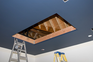 Illustration for article titled Exemplary Mom Builds 98-Inch Screen Inside Kid's Bedroom Ceiling